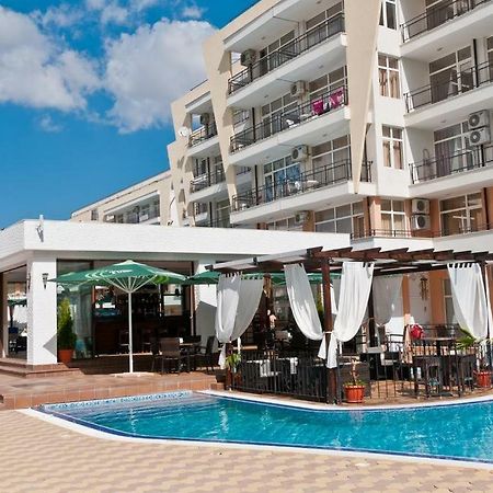 Apartament Grand Kamelia Apartment Pantai Sunny Bagian luar foto